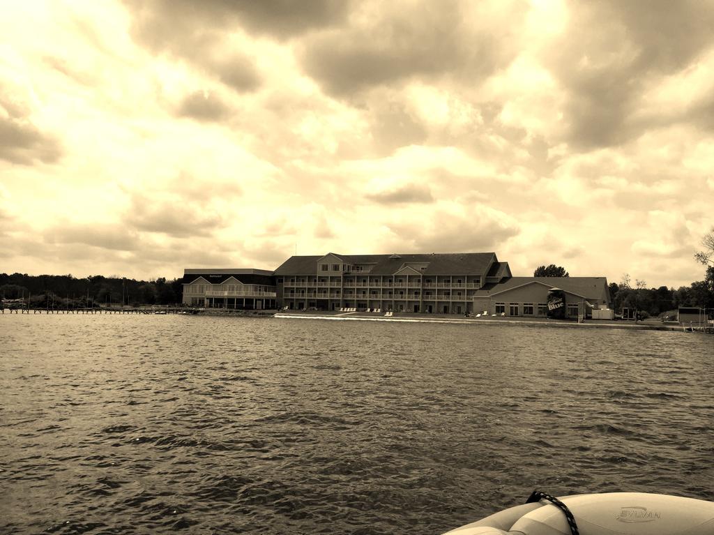 Lakeside Resort & Conference Center Houghton Lake Exterior photo